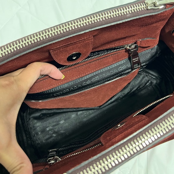 SOLD!! ✅ BNWT. 💯 Authentic Prada Galleria Shopping Tote, Crossbody strap. - Picture 9 of 13